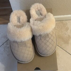 UGG W Cozy Double Diamond Slippers in Cream